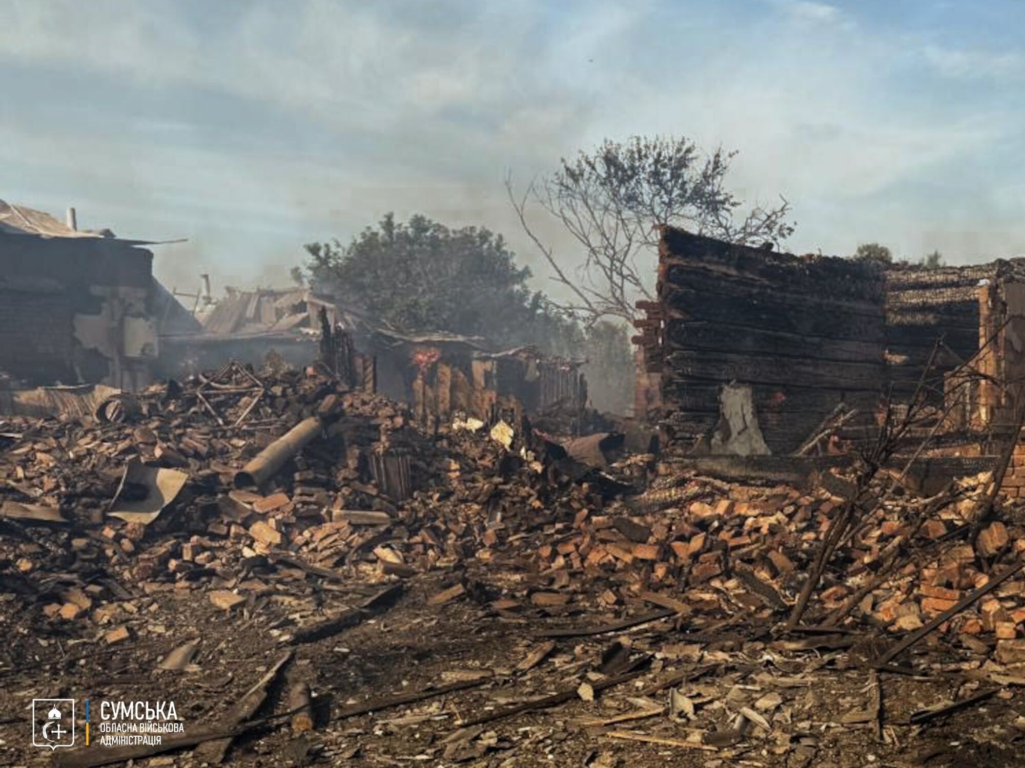 Оккупанты били по Сумщине: повреждены десятки домов, семеро раненых. Фото