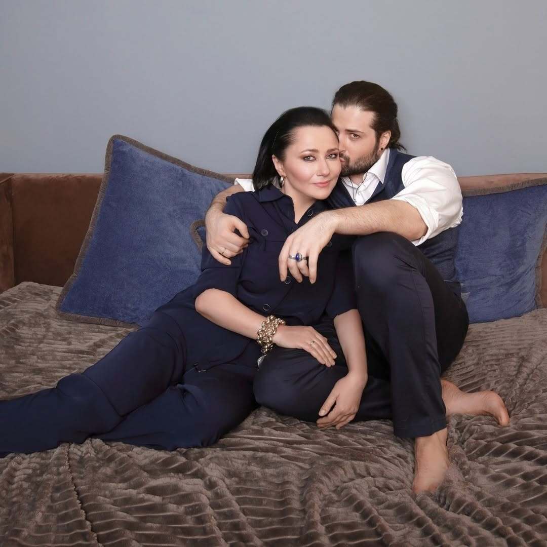 Елена Мозговая сделала редкое заявление о здоровье Дэвида Аксельрода, который исчез из инфопространства из-за ранения