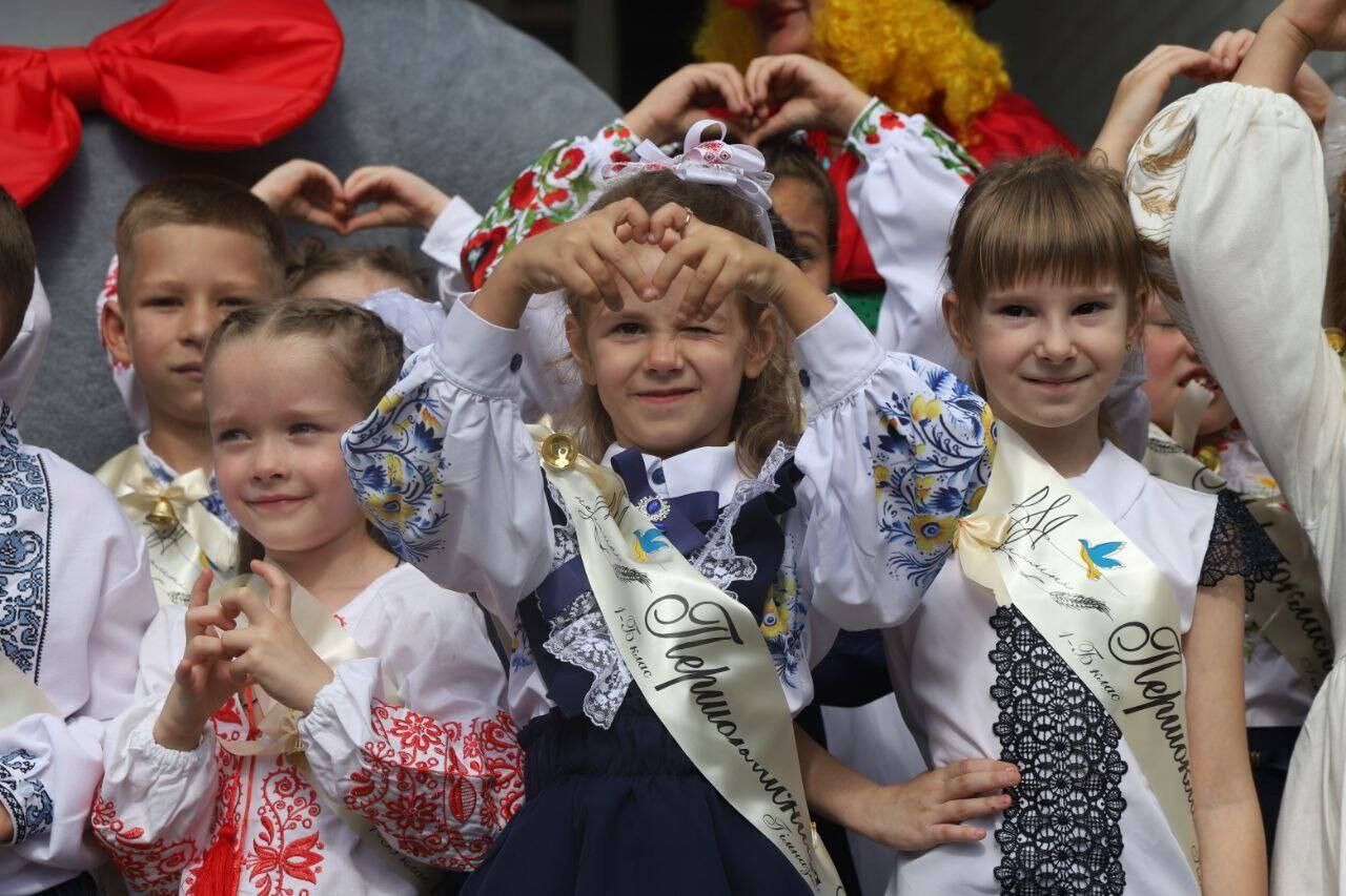 В Украине стартовал новый учебный год: какие изменения произошли в школах Днепра