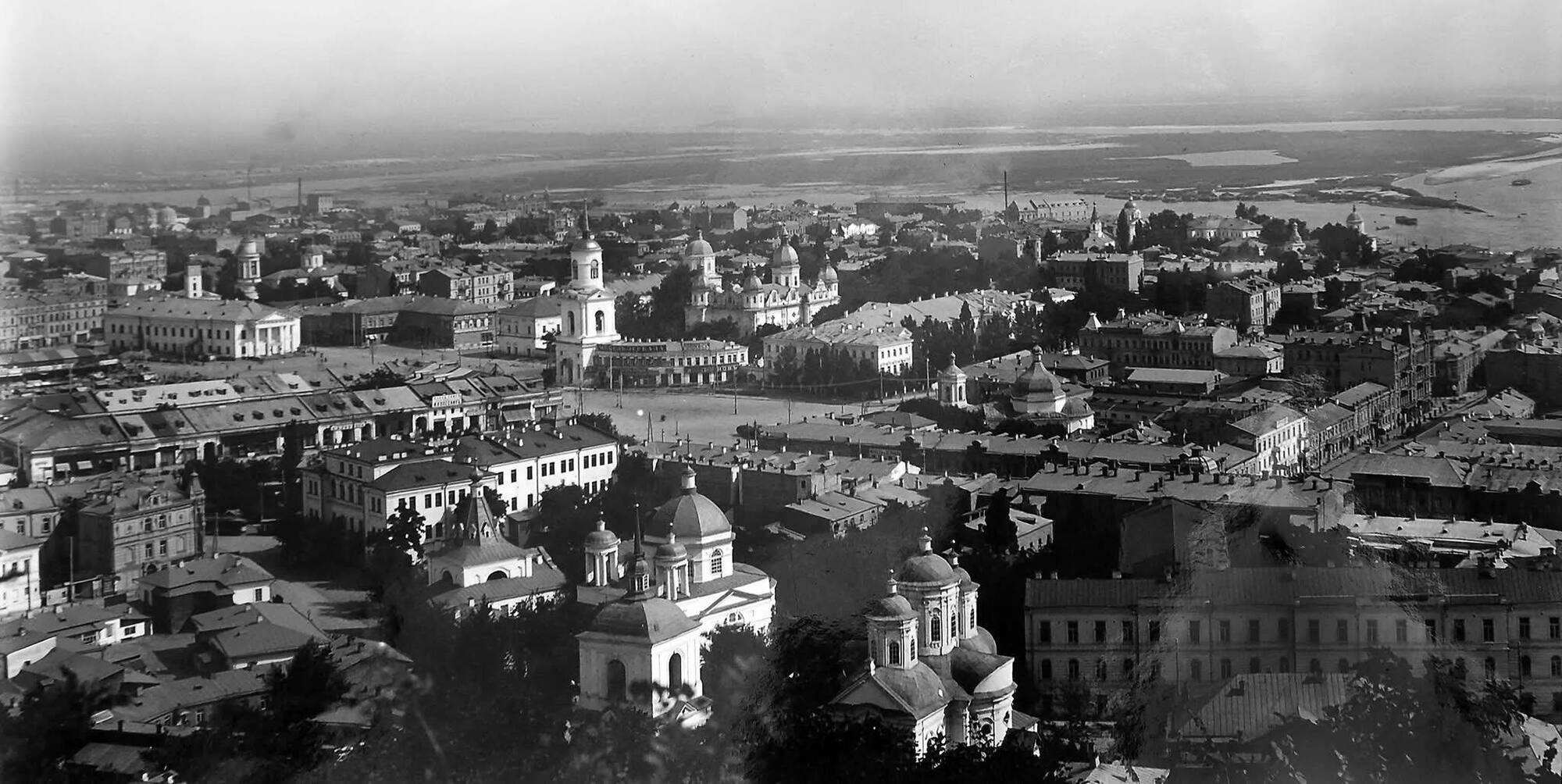 В сети показали, как выглядели Подол и Контрактовая площадь в конце 1890-х годов. Уникальная панорама