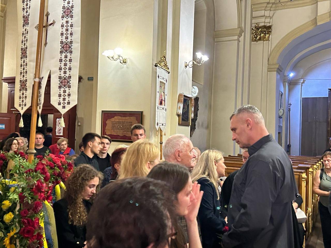 Отдал дань уважения великому патриоту и настоящему борцу за Украину: Кличко приехал во Львов попрощаться с Парубием