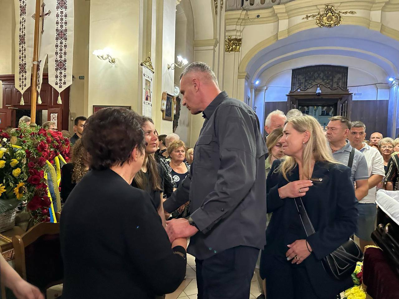 Отдал дань уважения великому патриоту и настоящему борцу за Украину: Кличко приехал во Львов попрощаться с Парубием