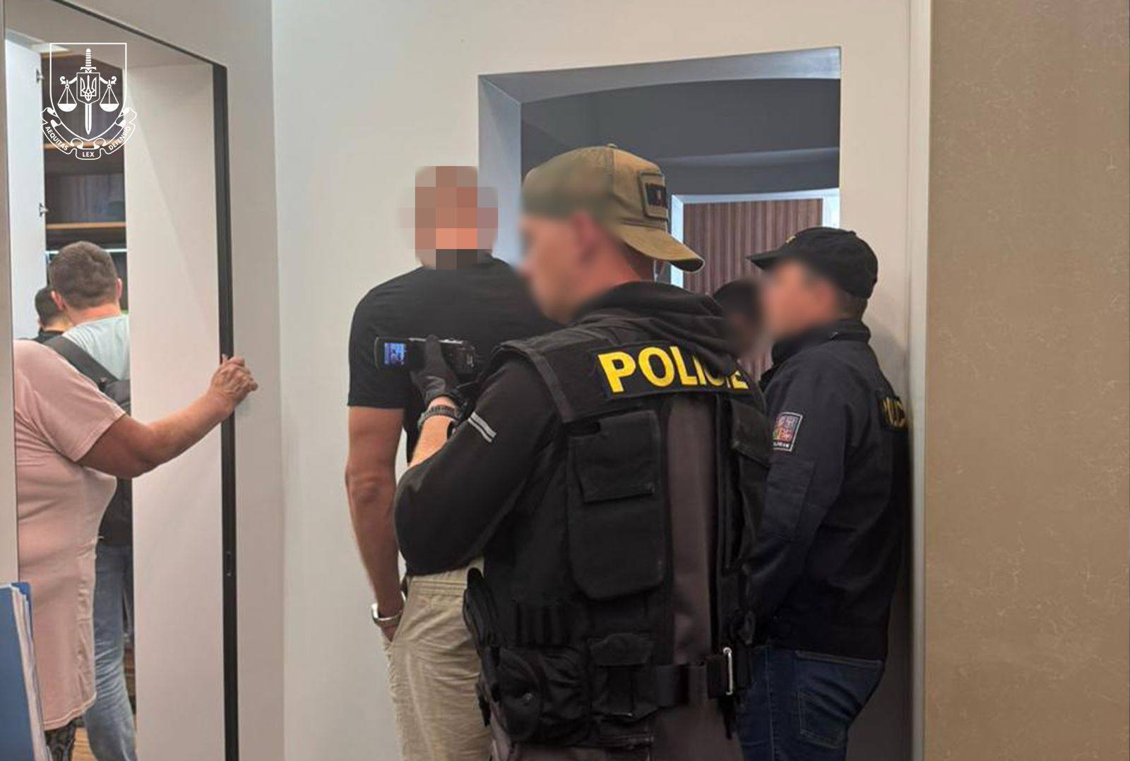 Трьох українців затримано