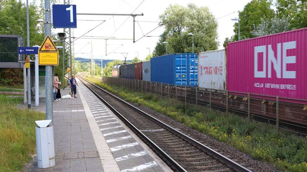 Сбежала от преступлений РФ в Мариуполе: в Германии толкнули под поезд 16-летнюю украинку