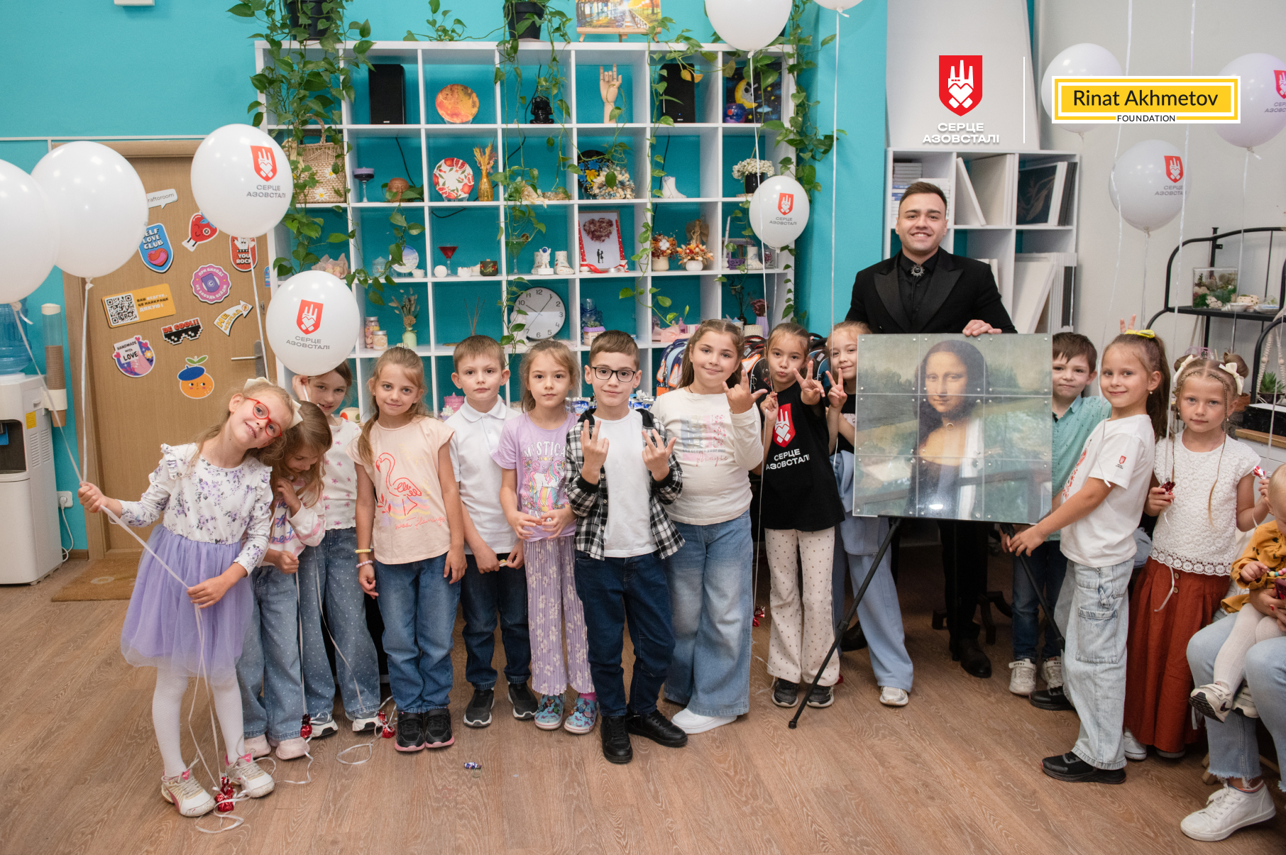 В Киеве накануне 1 сентября провели праздник для детей защитников Мариуполя, которые впервые идут в школу