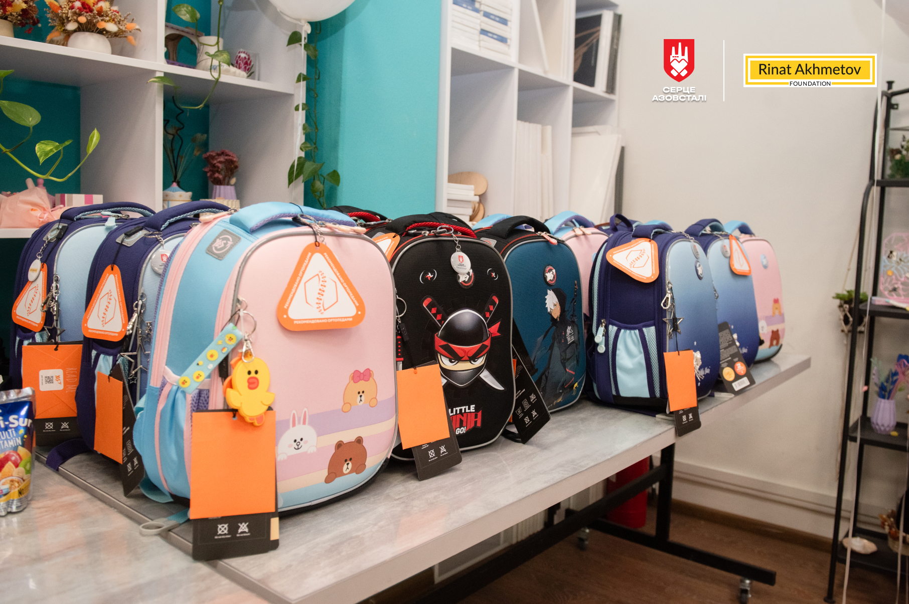 В Киеве накануне 1 сентября провели праздник для детей защитников Мариуполя, которые впервые идут в школу