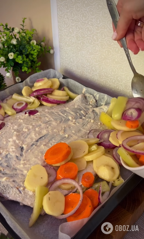Как вкусно приготовить рыбу с овощами на ужин: рецепт блюда в духовке