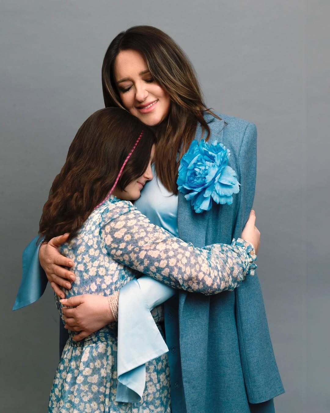 Решетніки в однакових костюмах, а син Цибульської в штанах з діркою: зірки показали своїх дітей-школярів на першому дзвонику. Фото