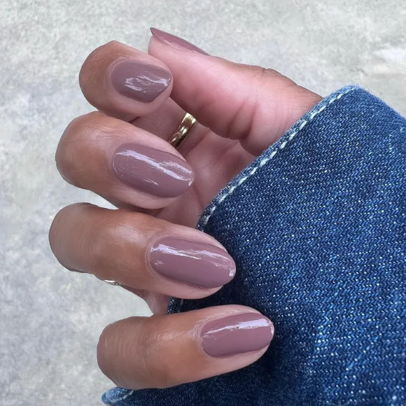 Не нюд: в сети показали самый стильный маникюр осени