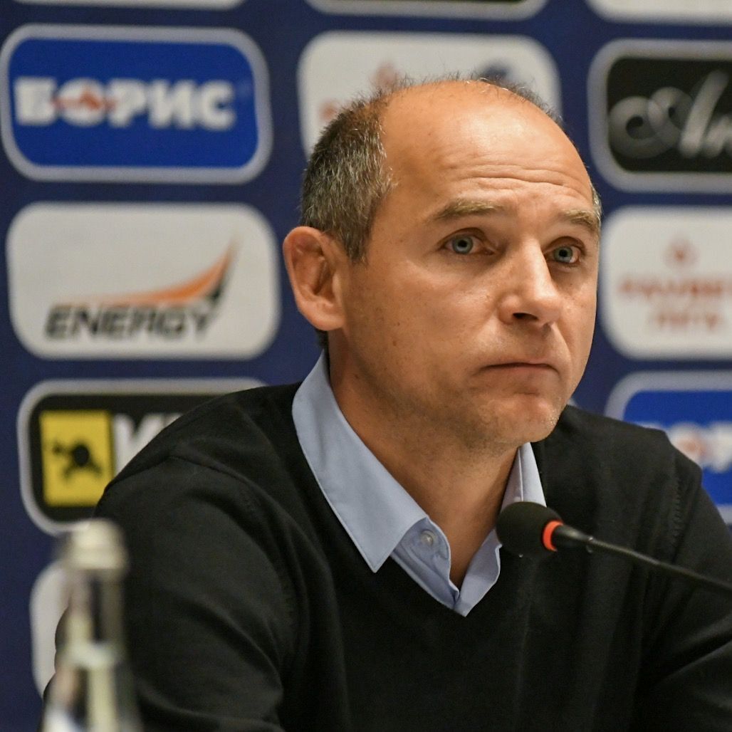 Реброва звільнено зі збірної України: штучний інтелект назвав нового тренера, хто б очолив національну команду, якби це сталося