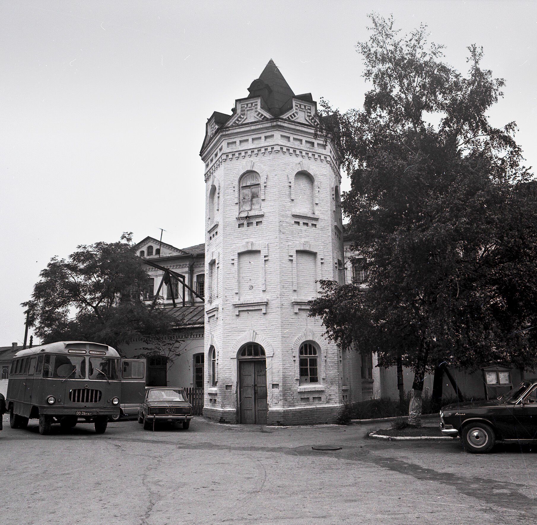 Старі фото України: у мережі показали, якими були раніше водонапірні вежі