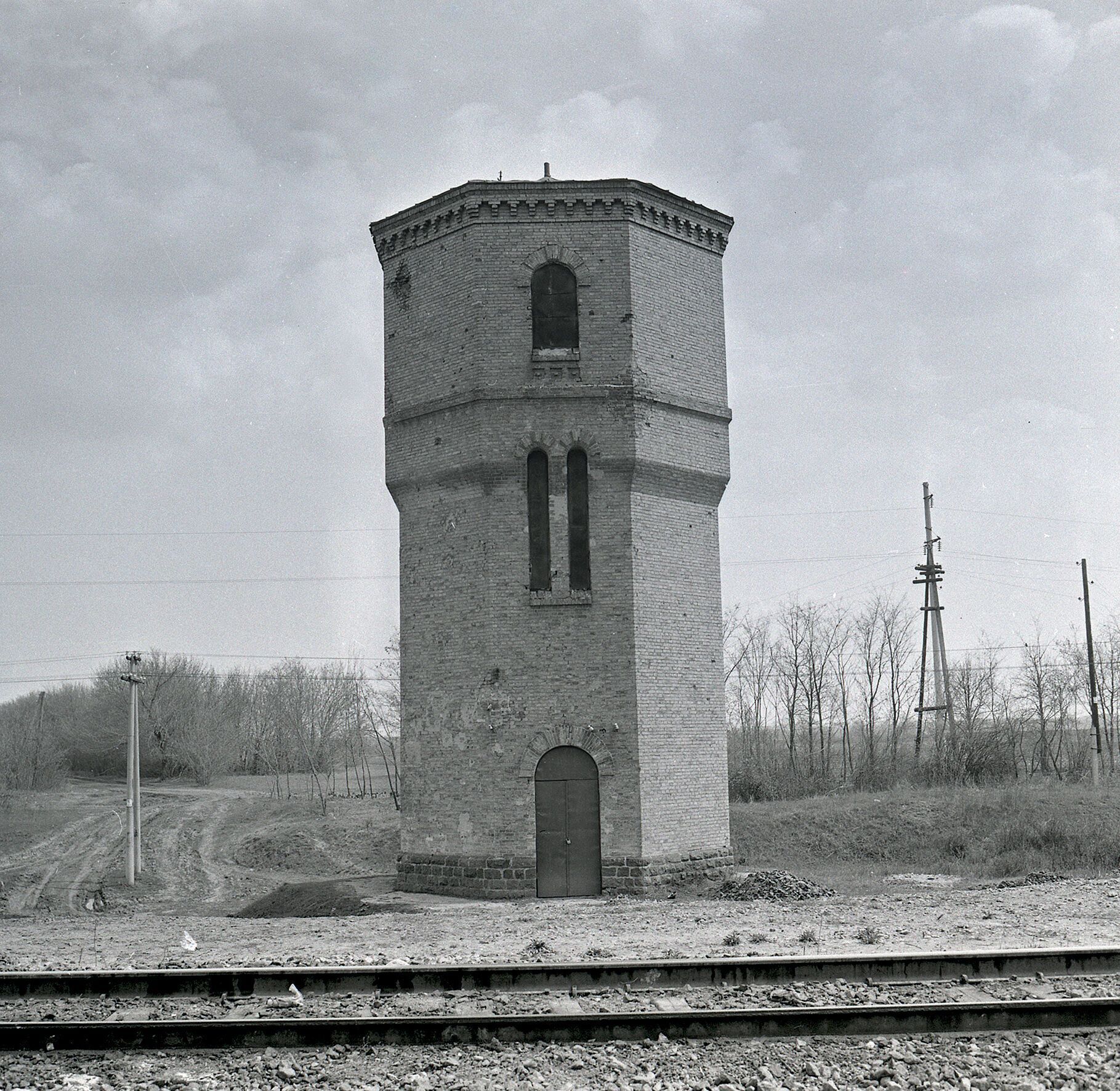 Старі фото України: у мережі показали, якими були раніше водонапірні вежі