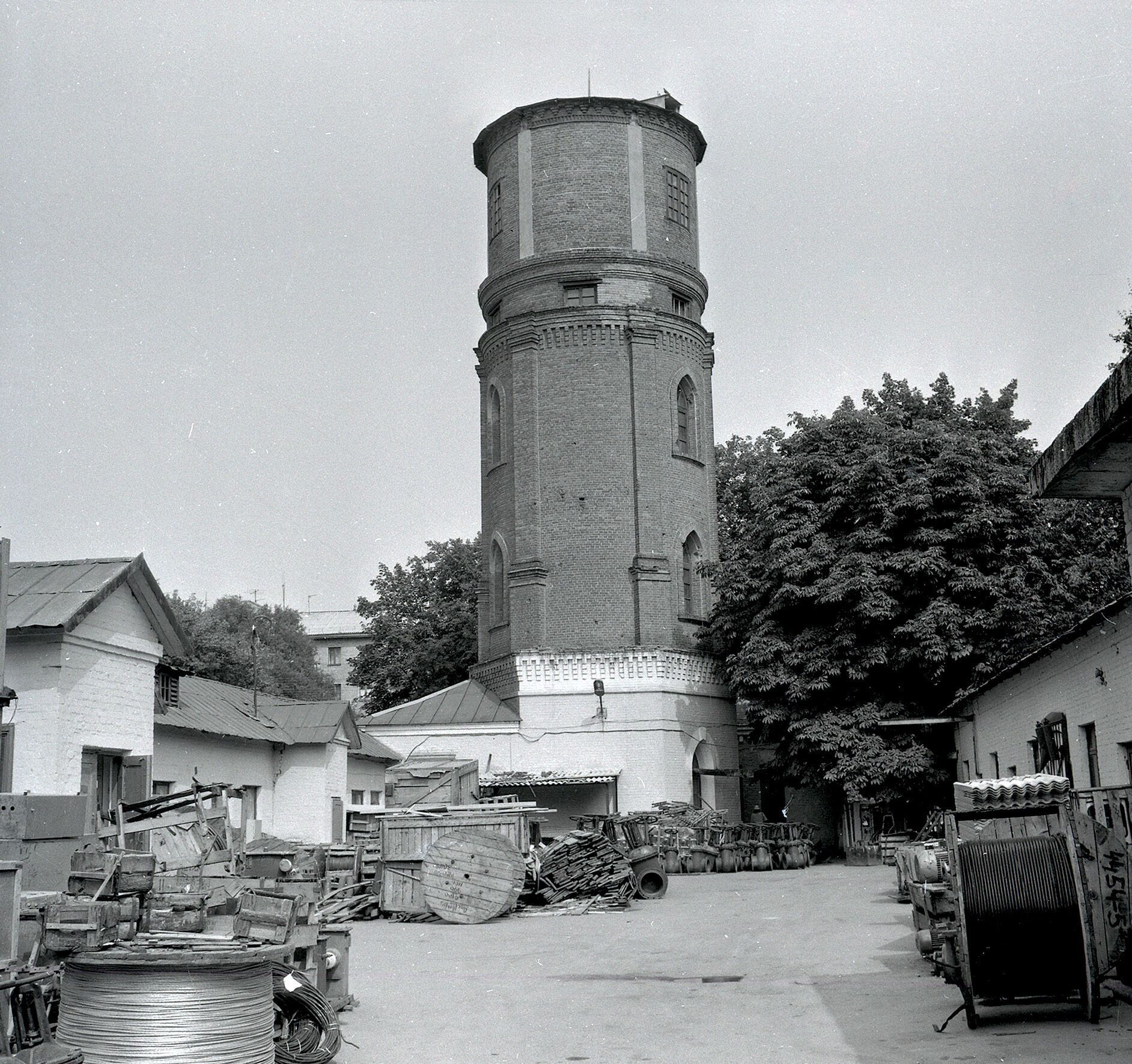 Старі фото України: у мережі показали, якими були раніше водонапірні вежі