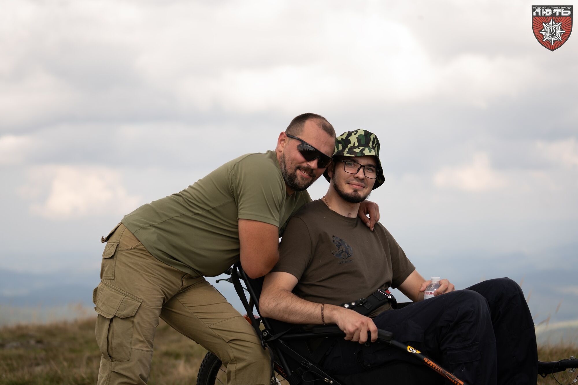 Віра, сила і підтримка: українські поліцейські та ветерани війни підкорили Карпати після тяжких поранень. Фото