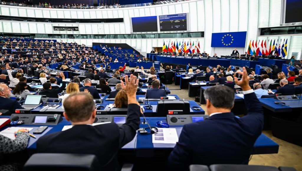 Порошенко призвал евродепутатов ЕНП совместно заставить Путина остановить войну