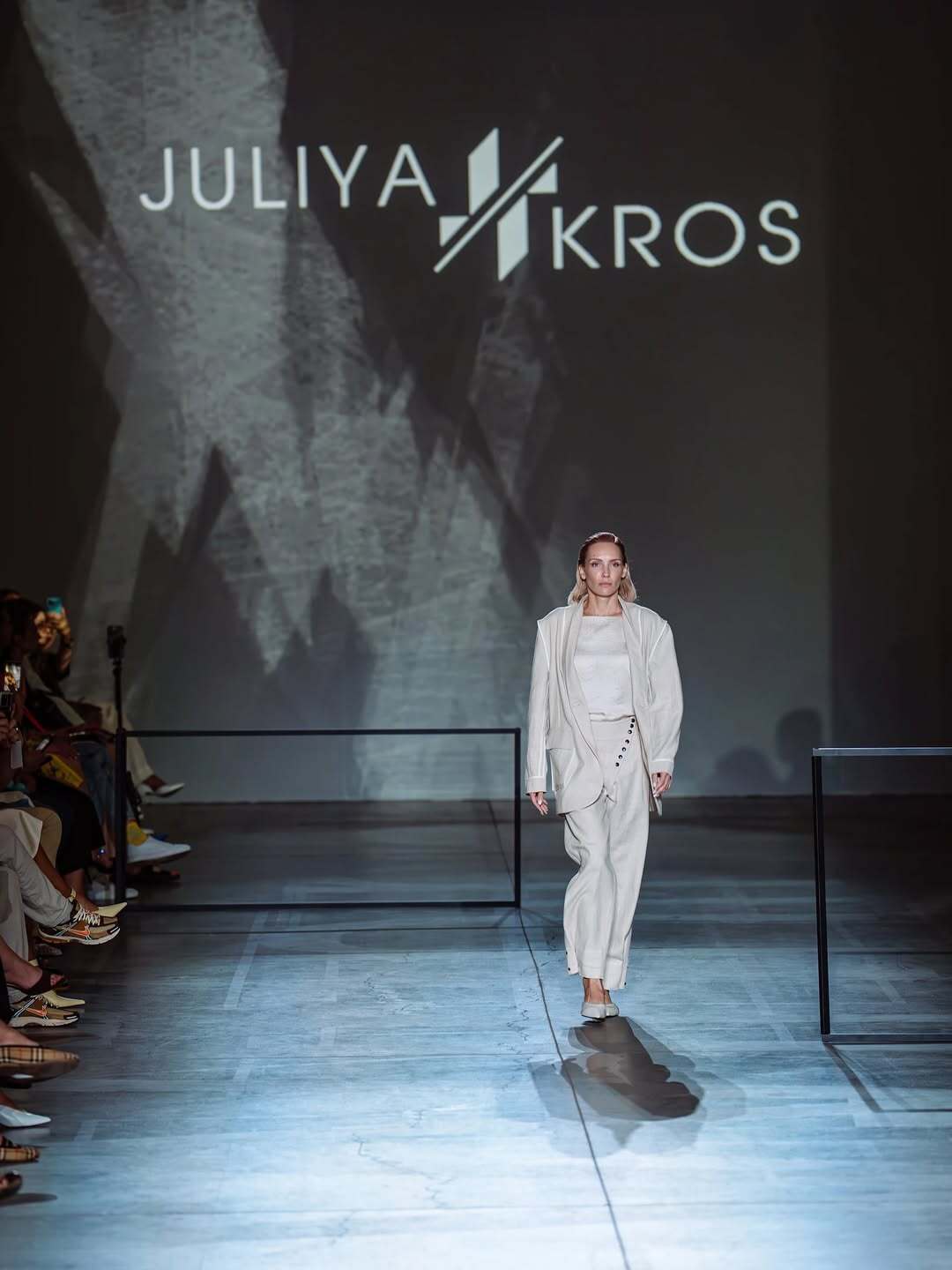 Знаменитая украинская легкоатлетка вышла на подиум на модном показе. Фото и видео