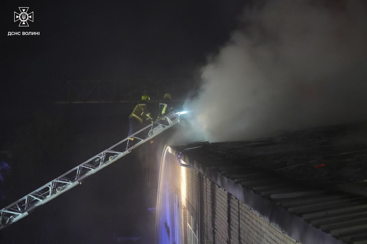 "Нужен сильный ответ": Зеленский рассказал, сколько ракет и дронов РФ направила на Украину, и отреагировал на вторжение БПЛА в Польшу