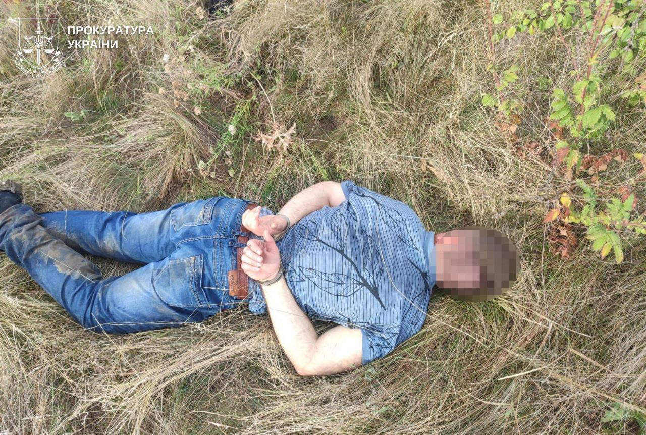 В Винницкой области нашли мертвыми двух школьников, им были нанесены ножевые ранения: в убийстве подозревают 23-летнего учителя. Фото