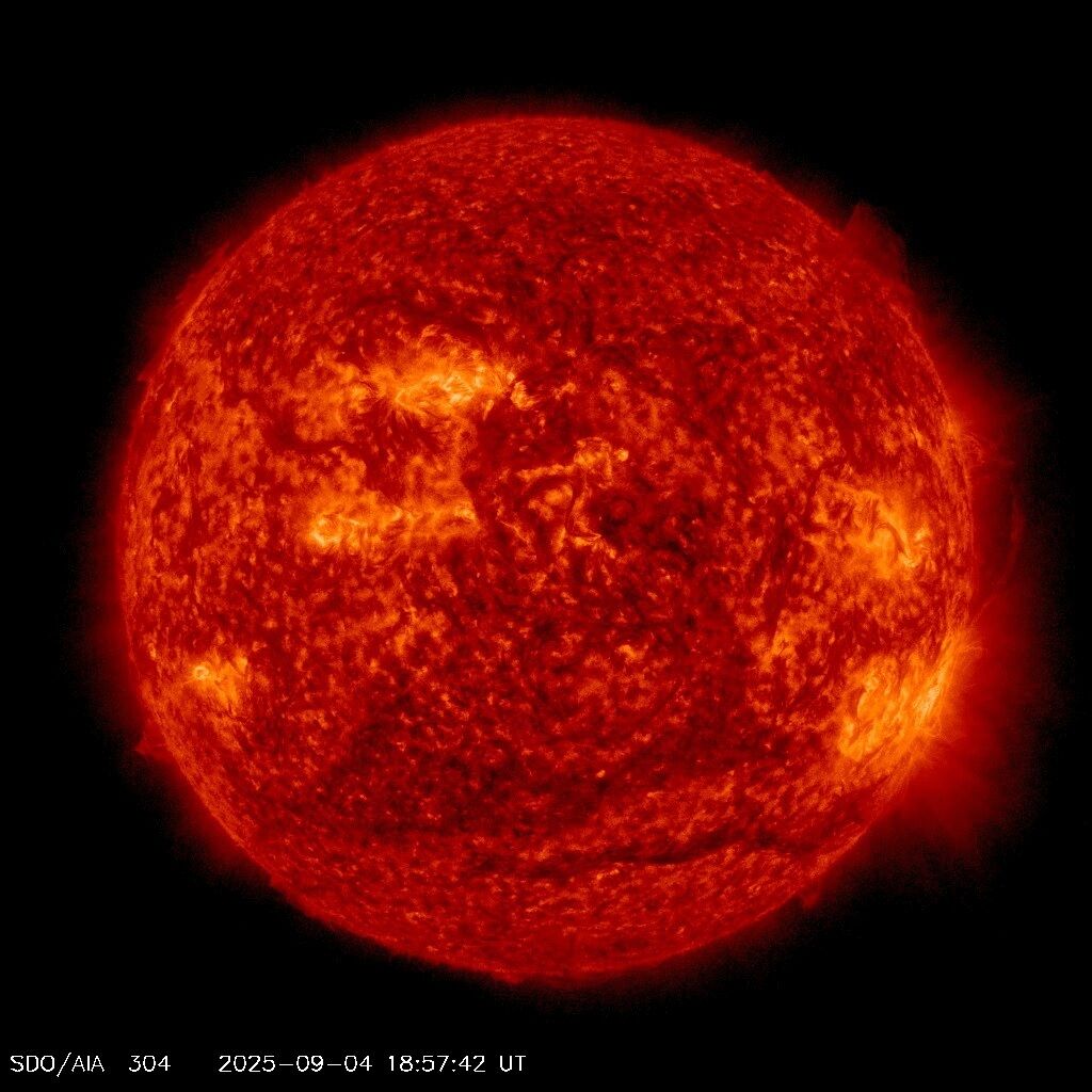 Перед вспышкой на Солнце заметили гигантскую букву S: что это было