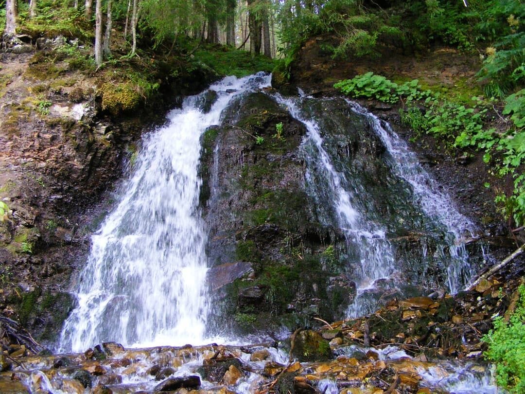 Водопад Салатручиль возле поселка Быстрица, Украина