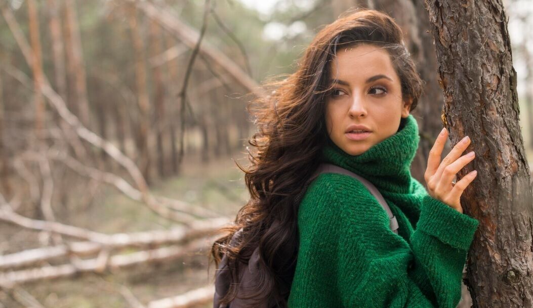 Выглядят невероятно: лучшие темные цвета волос на осень