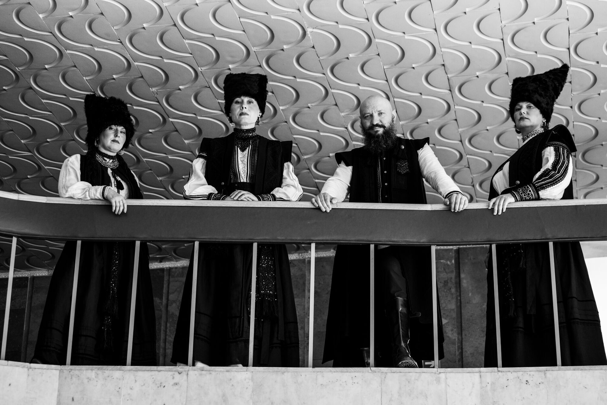 Гурт "ДахаБраха" презентував кінематографічну сповідь у кліпі "9 неділечок"