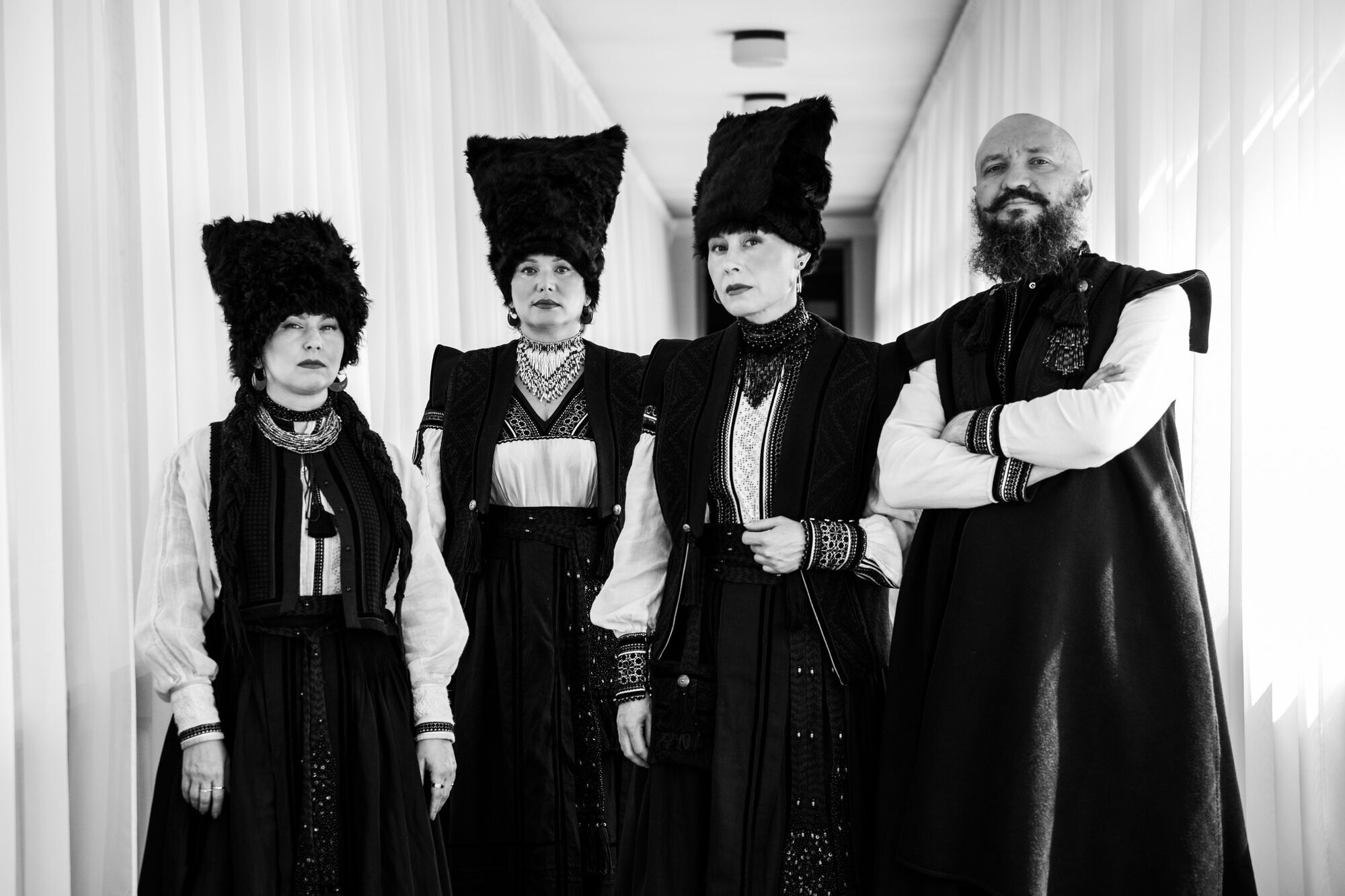 Гурт "ДахаБраха" презентував кінематографічну сповідь у кліпі "9 неділечок"