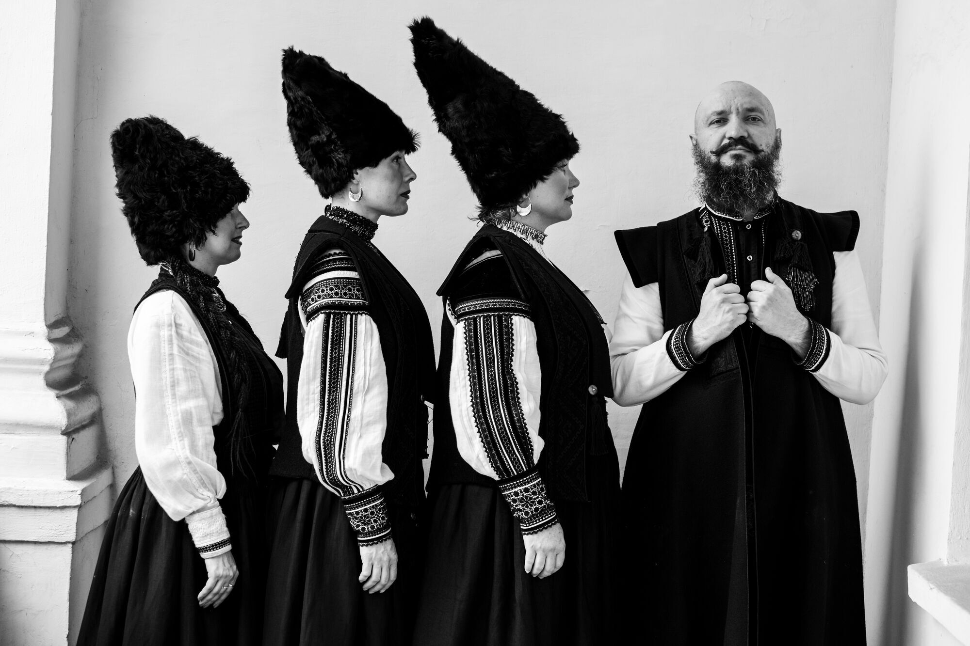 Гурт "ДахаБраха" презентував кінематографічну сповідь у кліпі "9 неділечок"