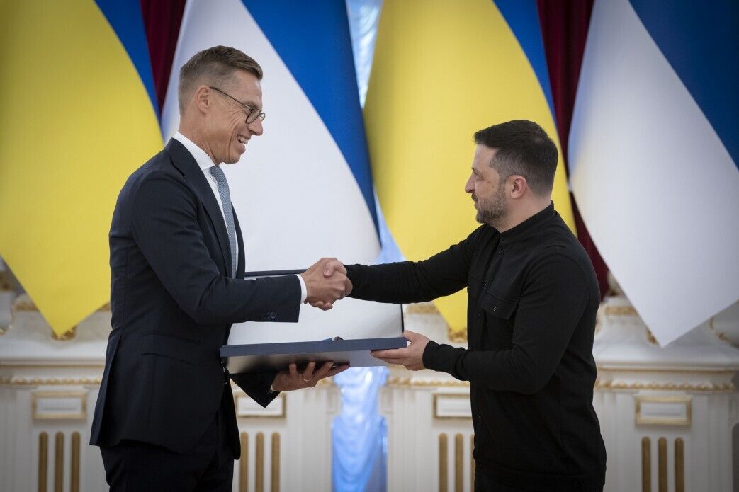 Президент Фінляндії прибув із візитом до Києва та вшанував памʼять загиблих захисників України. Фото й відео