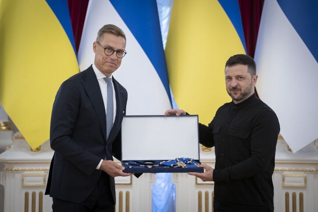 Президент Фінляндії прибув із візитом до Києва та вшанував памʼять загиблих захисників України. Фото й відео