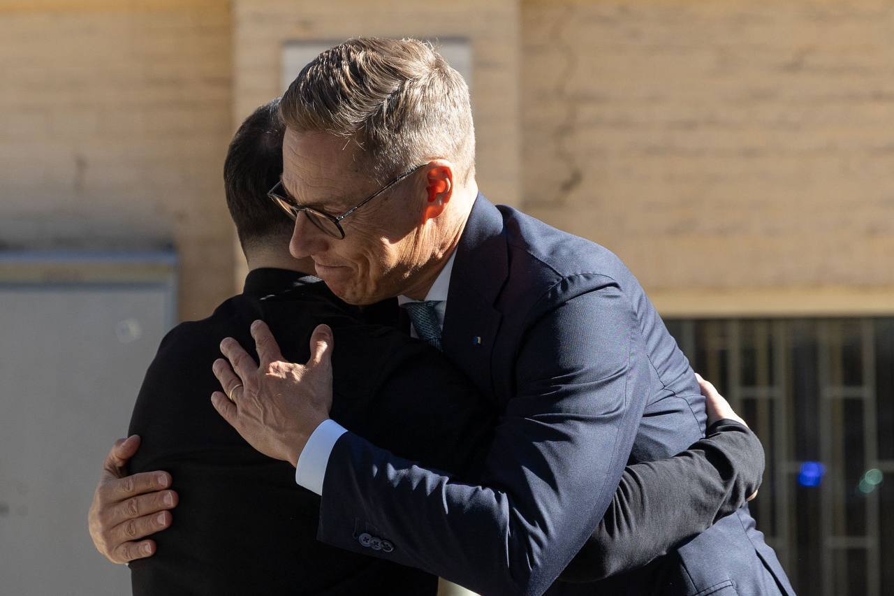 Президент Фінляндії прибув із візитом до Києва та вшанував памʼять загиблих захисників України. Фото й відео