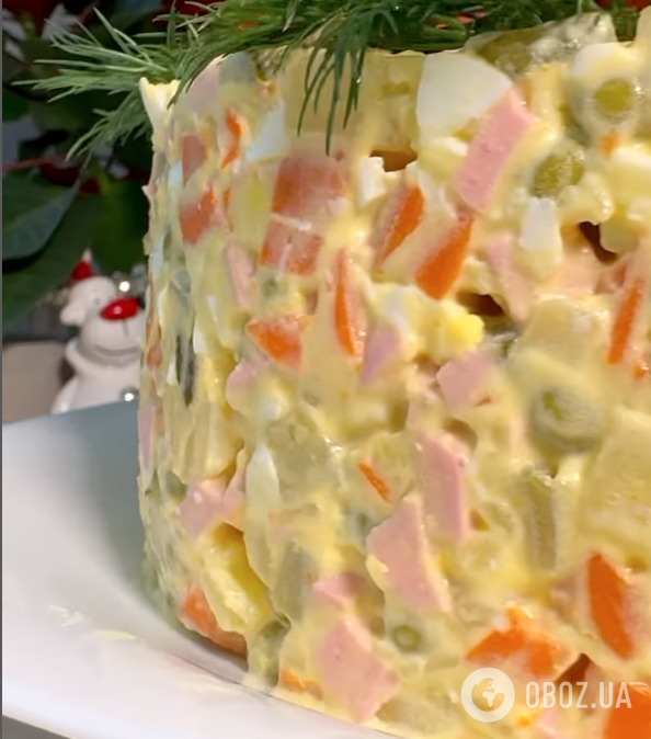 Оливье без колбасы: рассказываем, чем полезным заменить главный продукт в новогоднем салате
