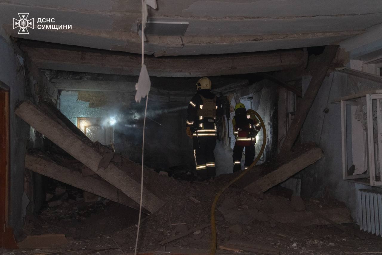 Оккупанты атаковали Сумское высшее профессиональное училище строительства и дизайна: здание частично разрушено. Фото и видео