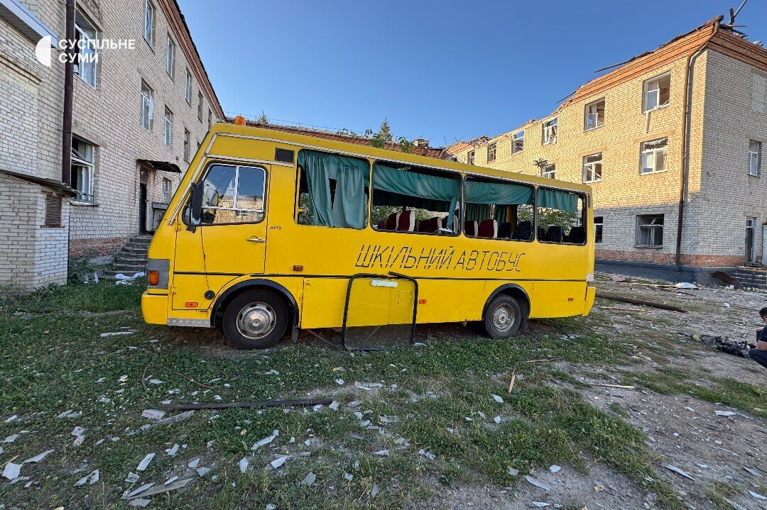 Оккупанты атаковали Сумское высшее профессиональное училище строительства и дизайна: здание частично разрушено. Фото и видео