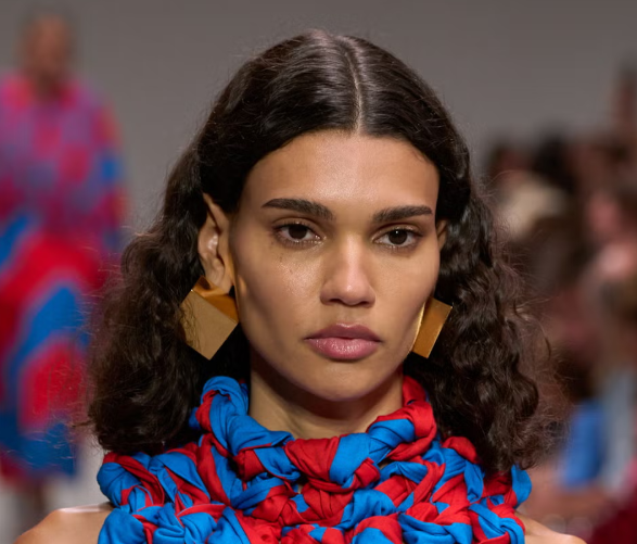 Как сделать тонкие волосы гуще: 3 стрижки, которые в этом помогут