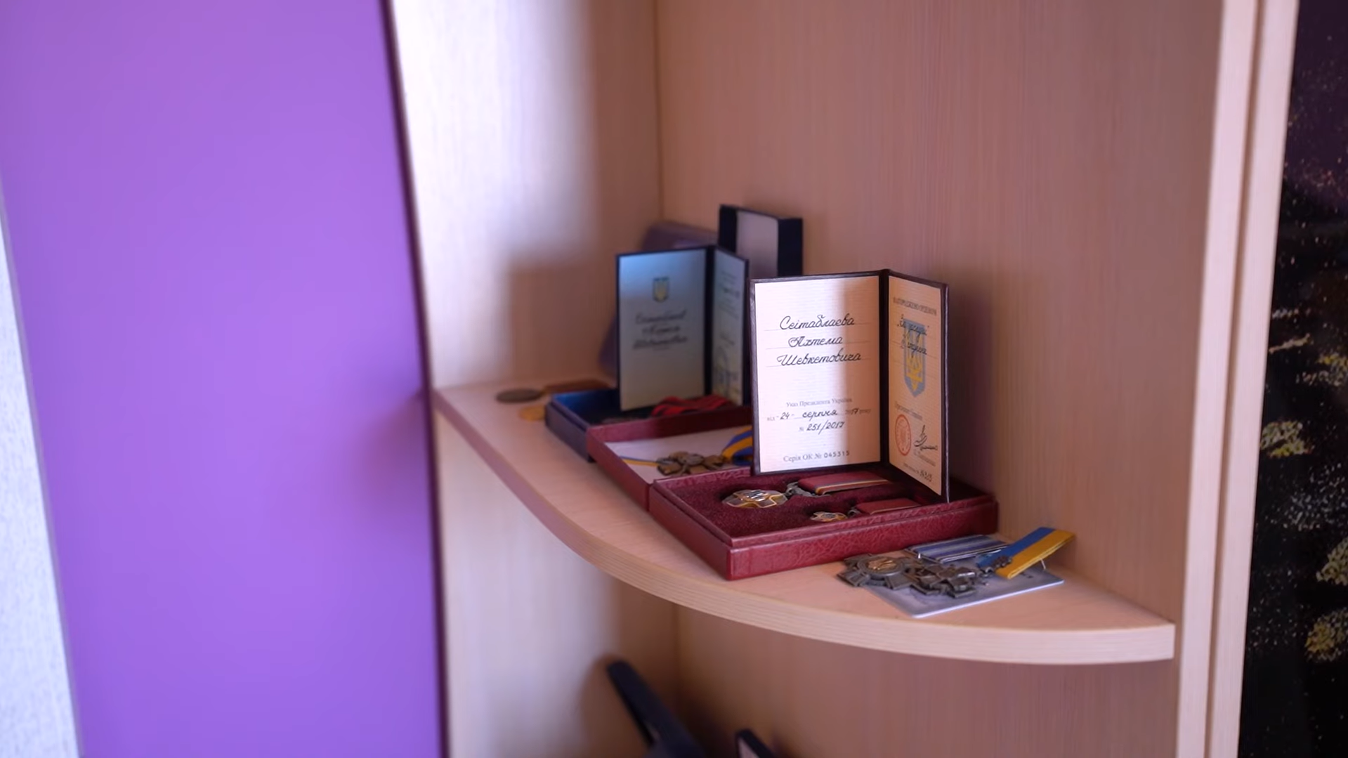 Ахтем Сеітаблаєв показав свою трикімнатну "холостяцьку" квартиру, яку знімає за 20 тис. грн у будинку партійного керівництва 80-х. Фото