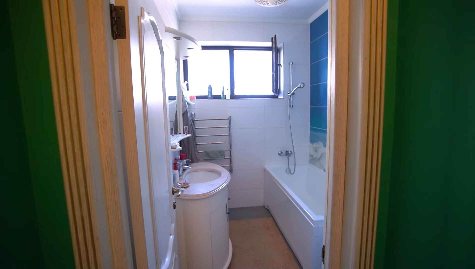 Ахтем Сеітаблаєв показав свою трикімнатну "холостяцьку" квартиру, яку знімає за 20 тис. грн у будинку партійного керівництва 80-х. Фото