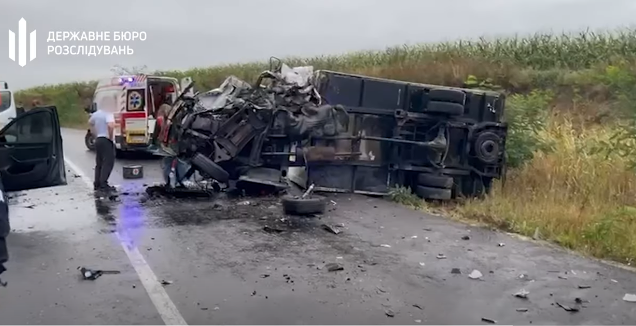 Був у відрядженні: детектив НАБУ потрапив у ДТП на Івано-Франківщині. Відео