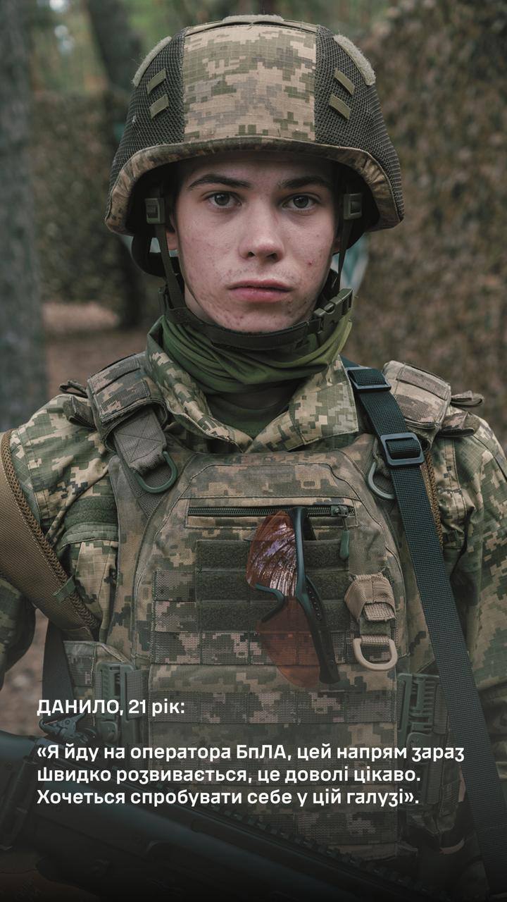 Впервые контракт 18-24 подписали девушки: на какую должность их зачислили. Фото