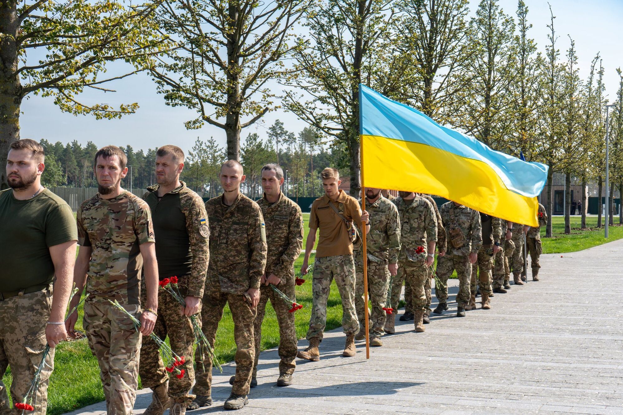 На Національному військовому кладовищі поховали першого ідентифікованого захисника: хто удостоївся такої честі. Фото