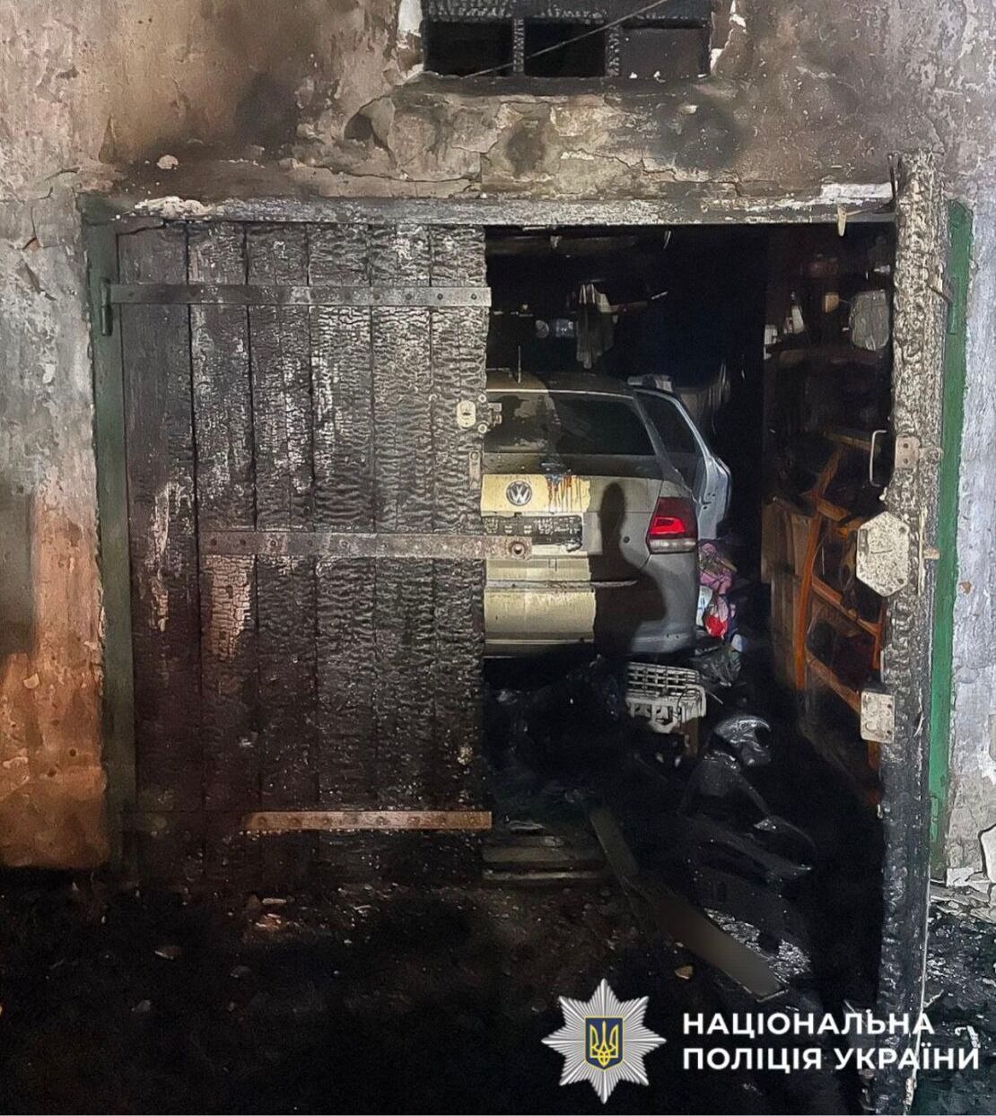 Під Києвом чоловік через відмову підпалити сигарету намагався спалити водія і його авто. Подробиці та фото