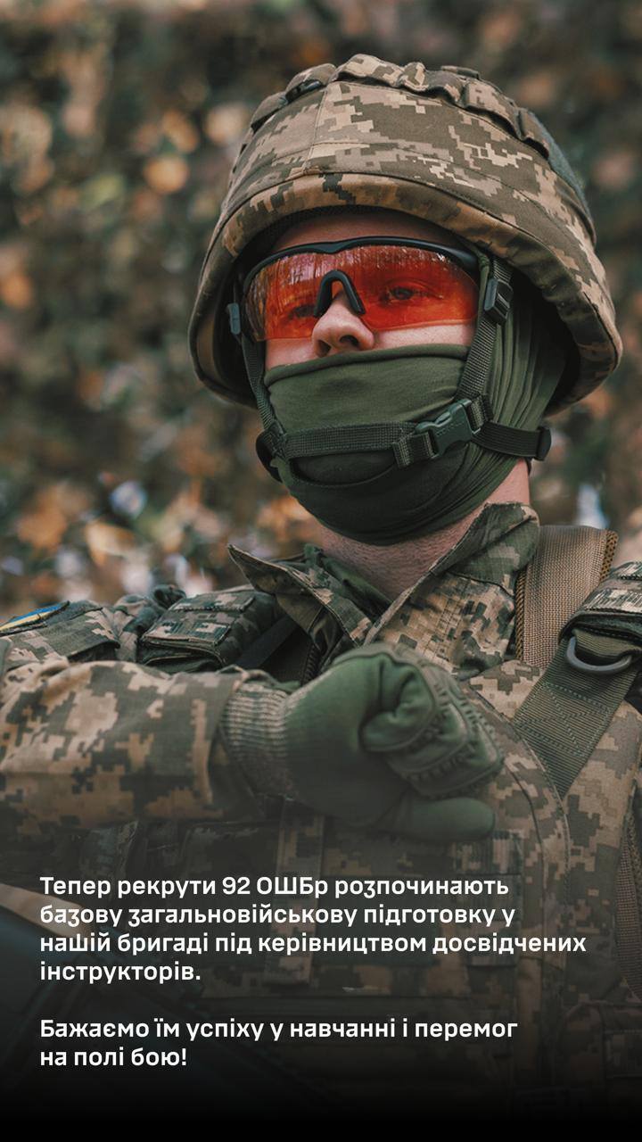 Впервые контракт 18-24 подписали девушки: на какую должность их зачислили. Фото