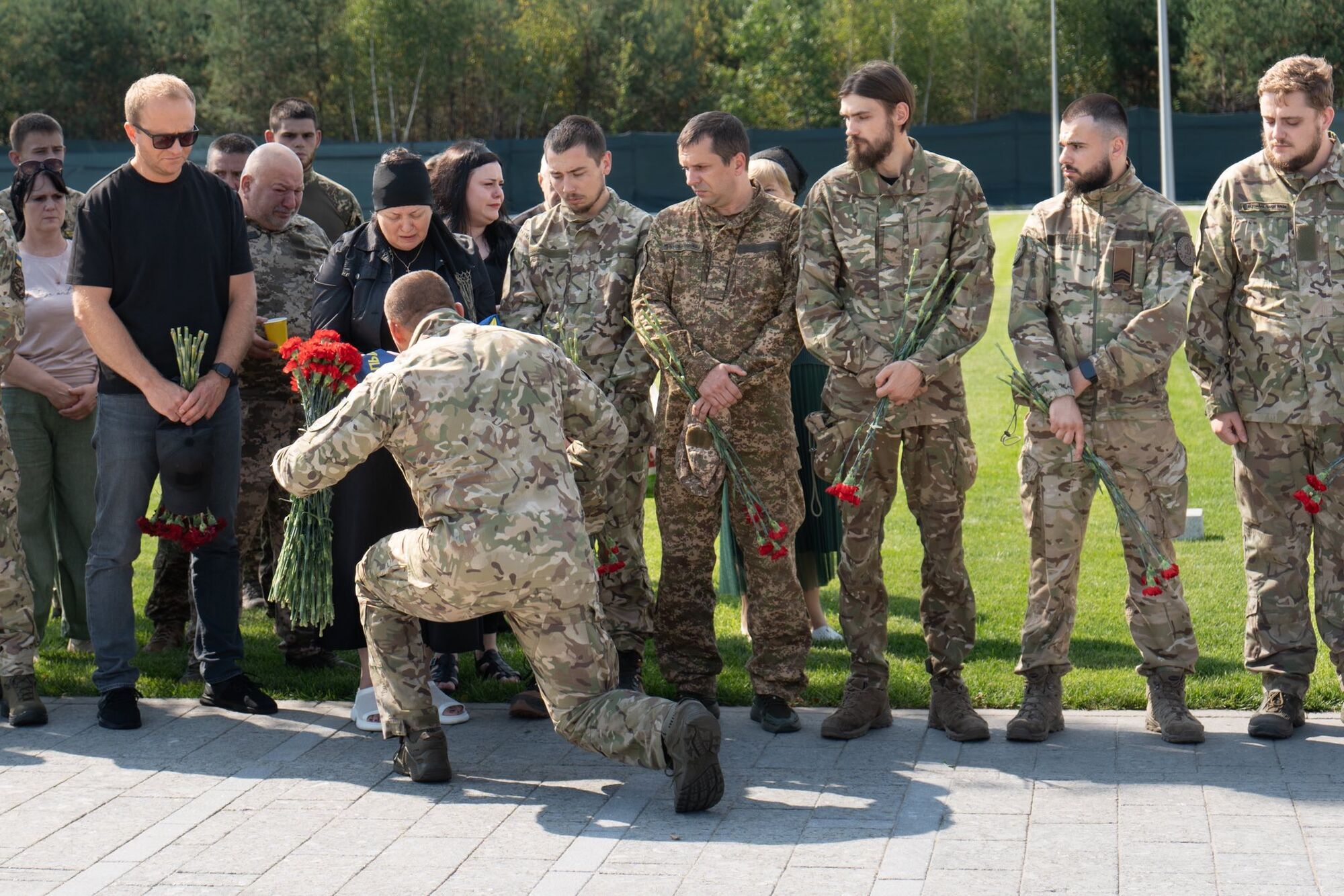 На Національному військовому кладовищі поховали першого ідентифікованого захисника: хто удостоївся такої честі. Фото
