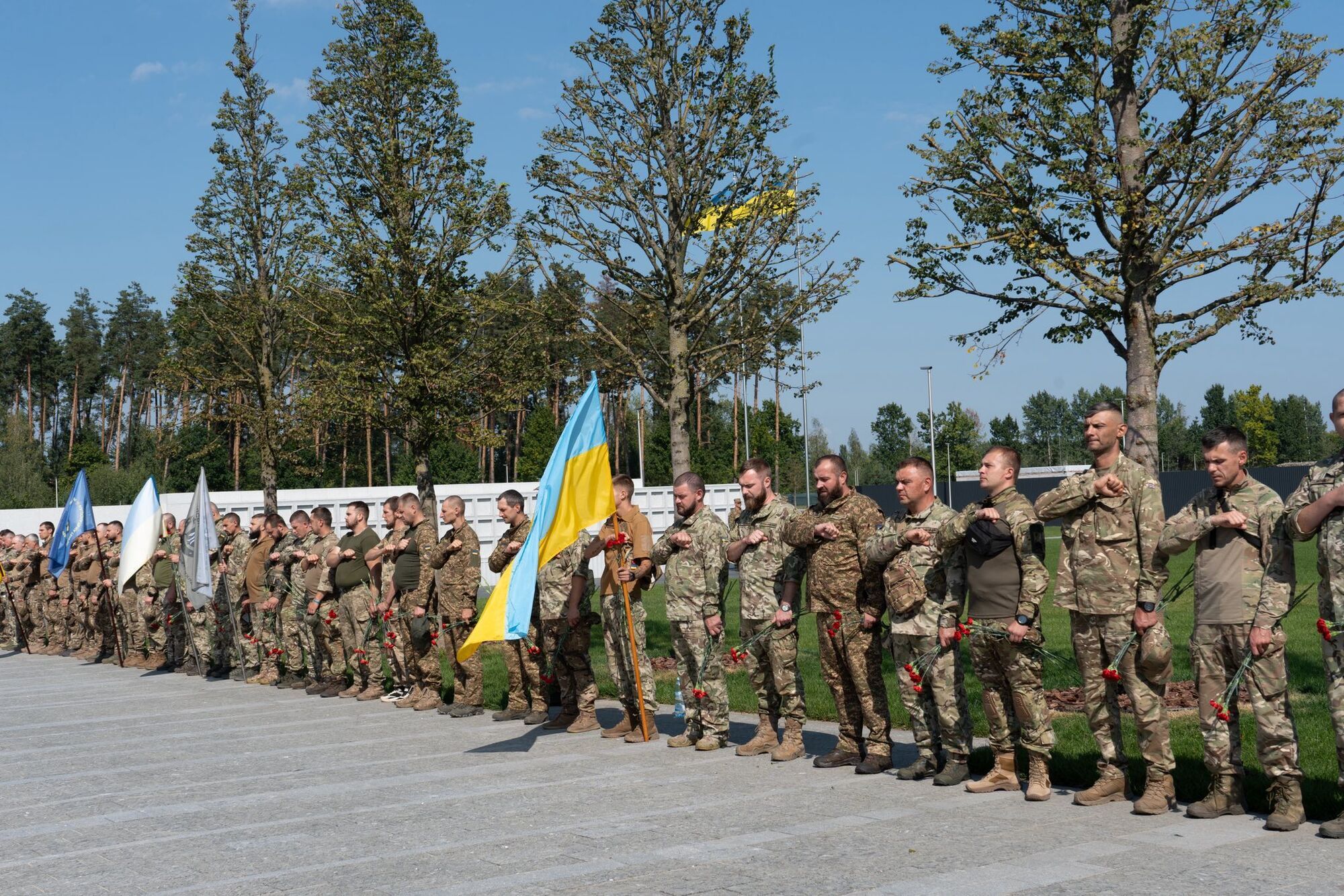 На Національному військовому кладовищі поховали першого ідентифікованого захисника: хто удостоївся такої честі. Фото
