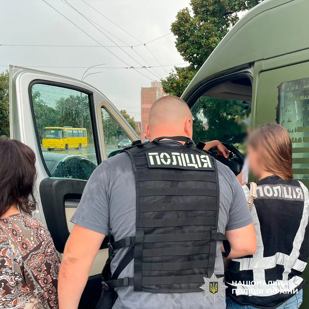 У Києві представниця благодійного фонду заробляла на гуманітарній допомозі для ЗСУ. Подробиці та фото