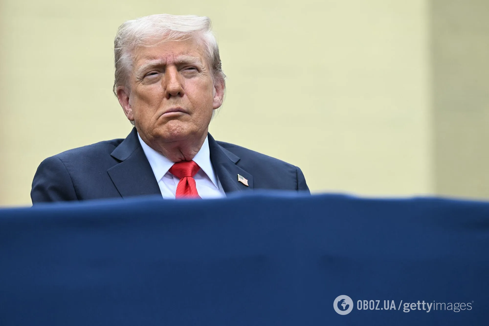 "Схоже на інсульт": нові фото Трампа зблизька викликали занепокоєння в США