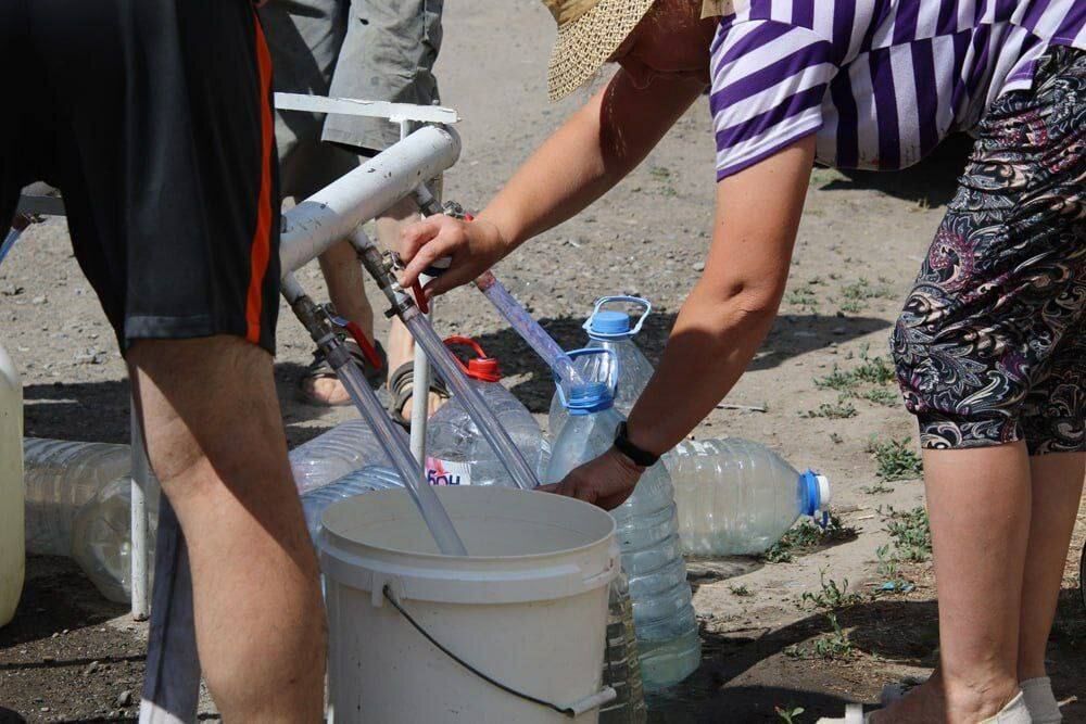 "Усім уже зрозуміло – тут немає майбутнього": на окупованому Донбасі загарбники "викачують" водосховища, а люди готуються виїжджати