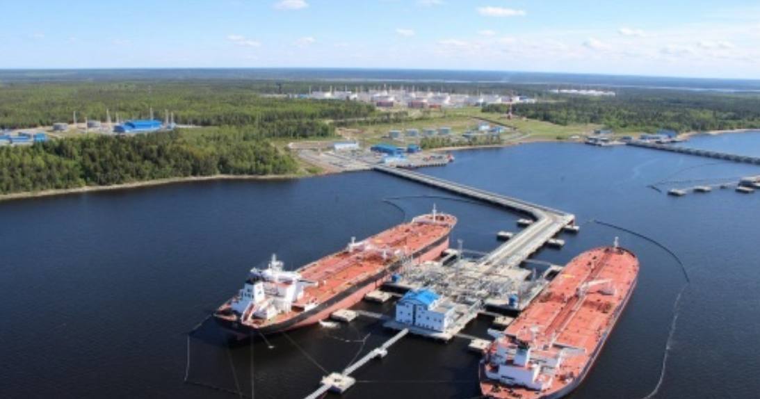 Били по порту і нафтобазі: у Росії істерика через атаку рекордної кількості українських ударних дронів, є наслідки. Відео