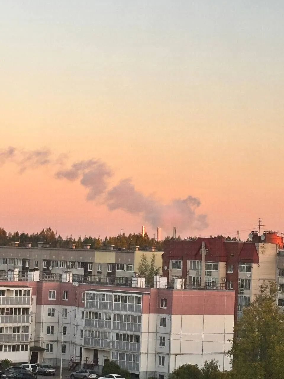 Під ударом був нафтоналивний порт: дрони атакували Ленінградську область, сталась пожежа. Відео