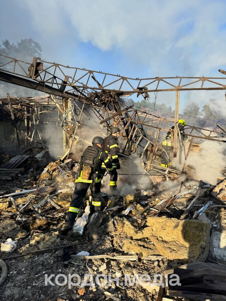Окупанти вдарили дронами по промисловій зоні на околиці Сум і атакували область ракетами: є загиблі. Фото
